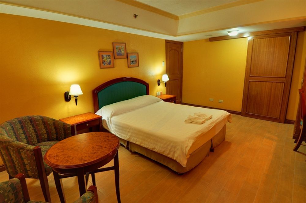 Sunrise Holiday Mansion Tagaytay City Exterior foto